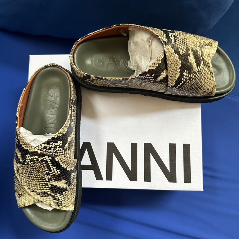 New in box Ganni Kalamata python print slides in sz 38